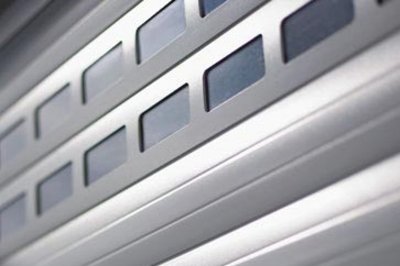 metallischglänzendes Garagentor